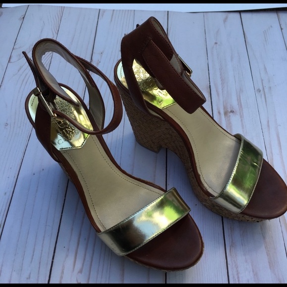 5 for $40🔥Vince Camuto Wedge Sandal Gold 6.5M - Picture 4 of 8